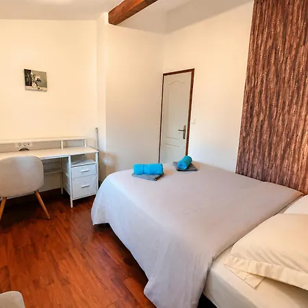 Apartman Charmant T3 Au Coeur Du Village Medieval